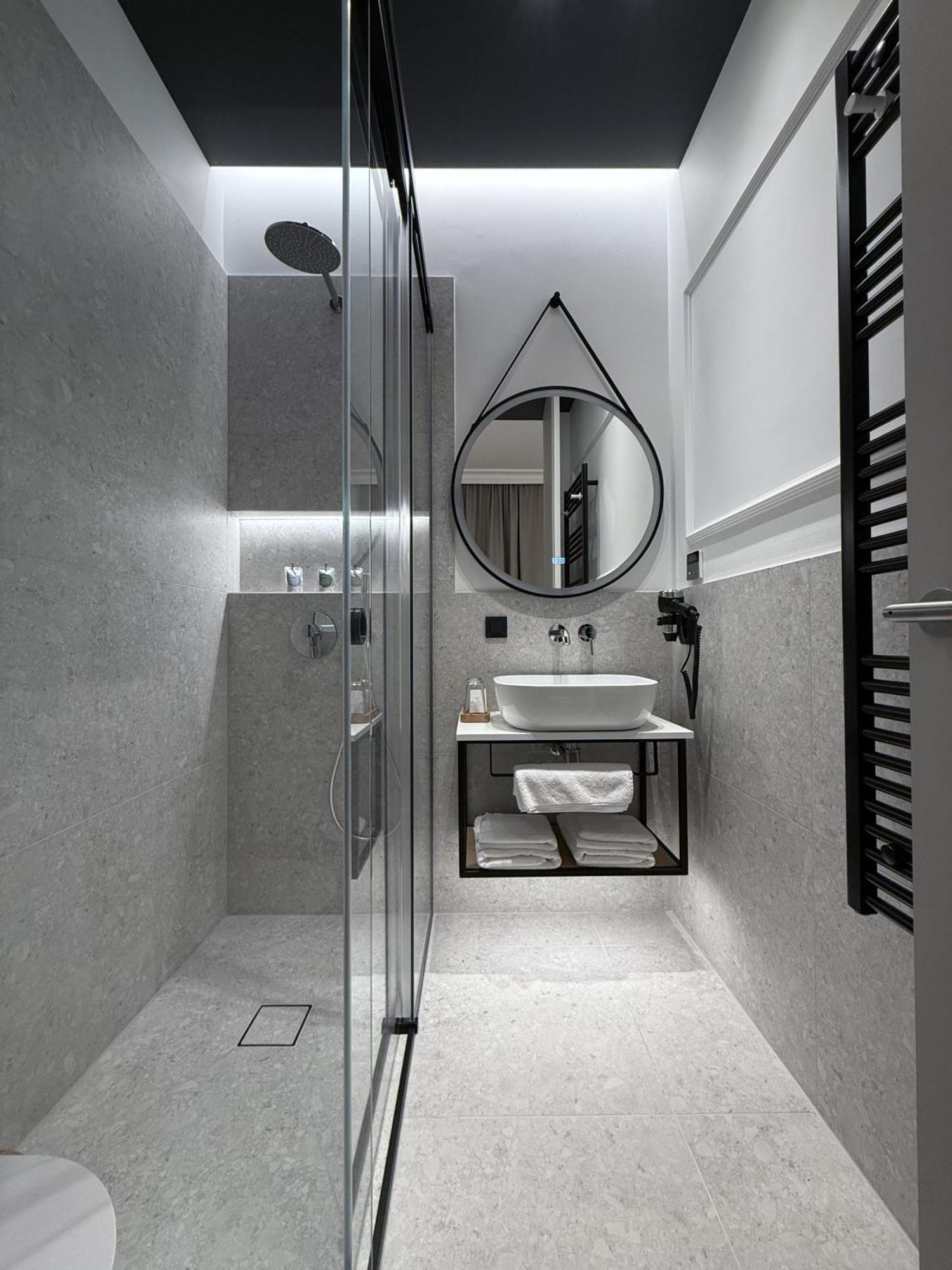 Fingerprint Art Apartment