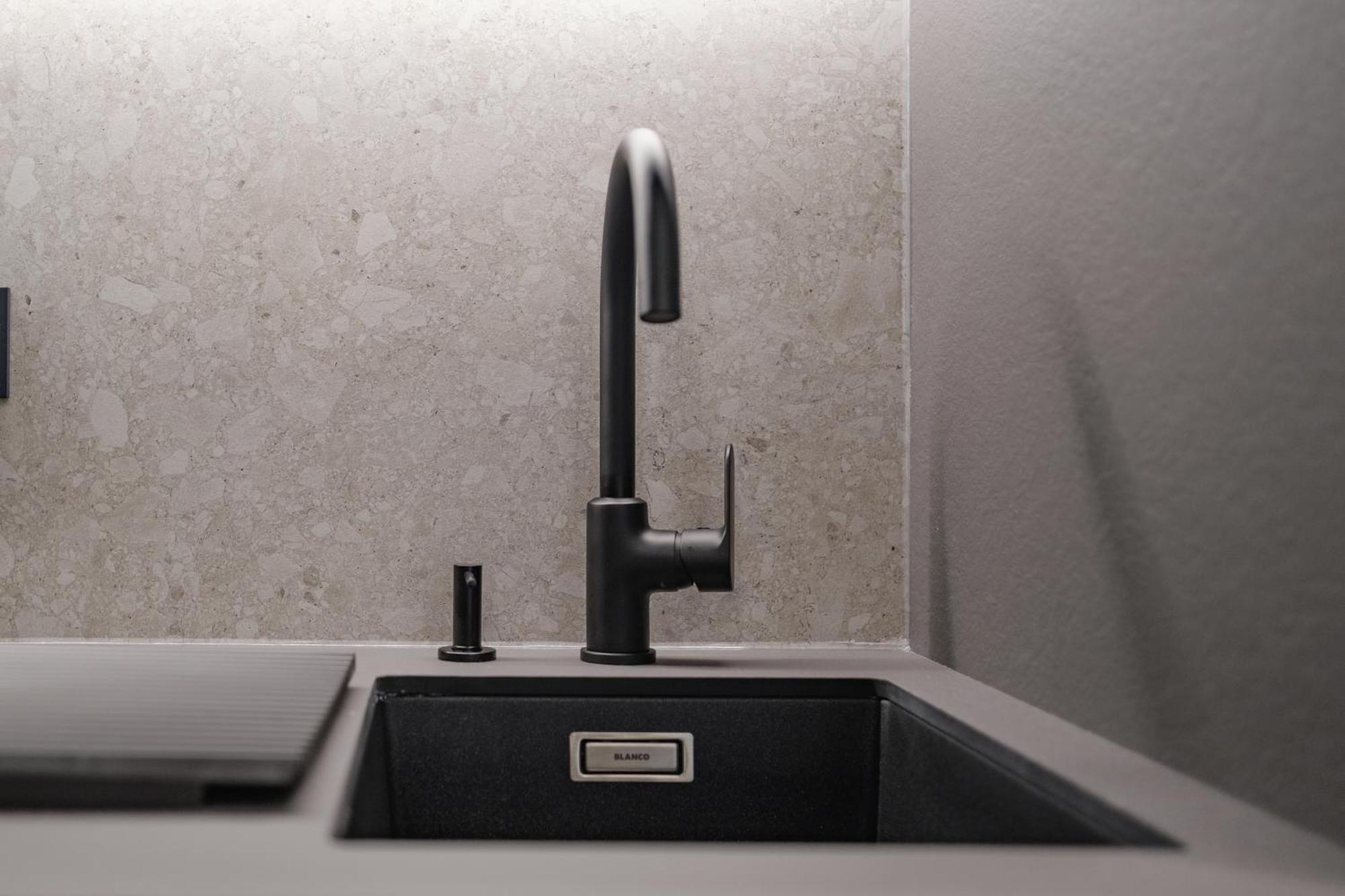 Fingerprint Art Apartment *